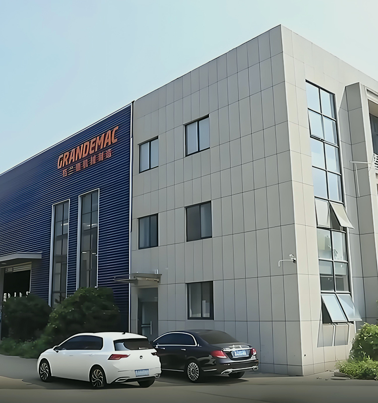 combine harvester manufacturer