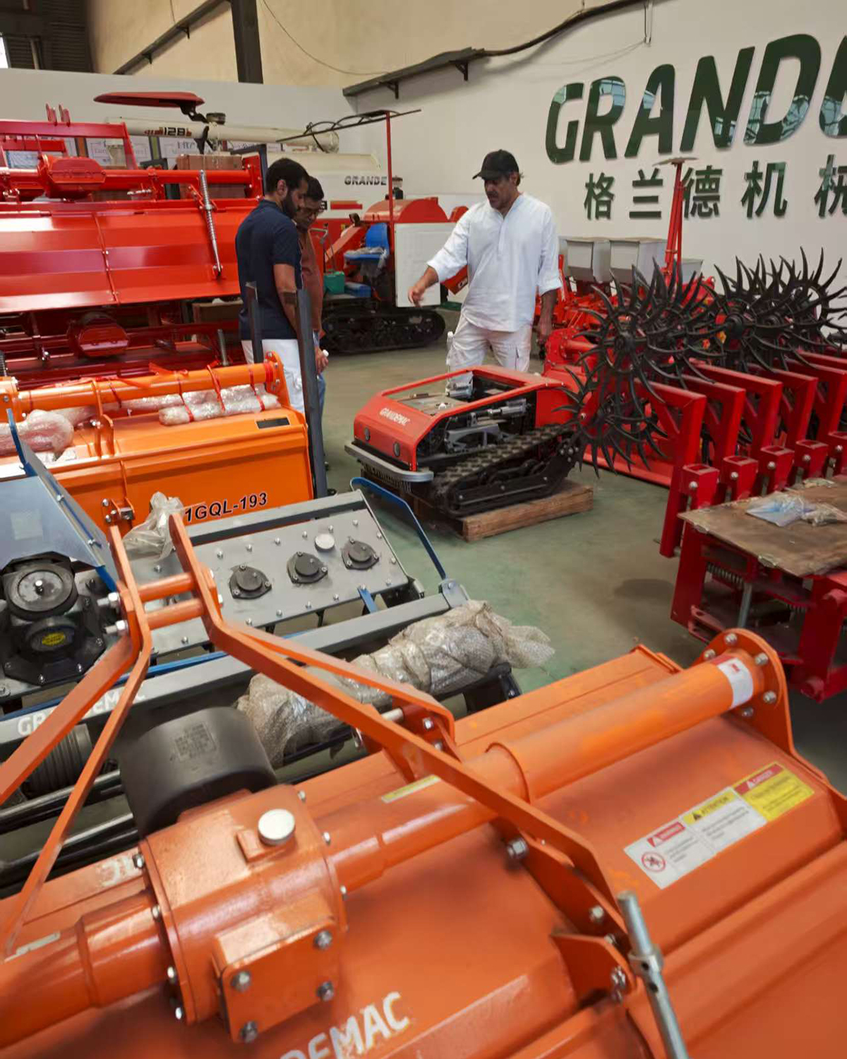 05Mauritanian-customers-deeply-felt-the-actual-effectiveness-of-agricultural-machinery3